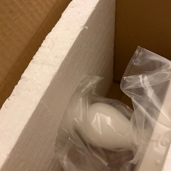 Set of 2 Partylite 3 wick pedestal candle holder white sidewalk cafe - Picture 5 of 6